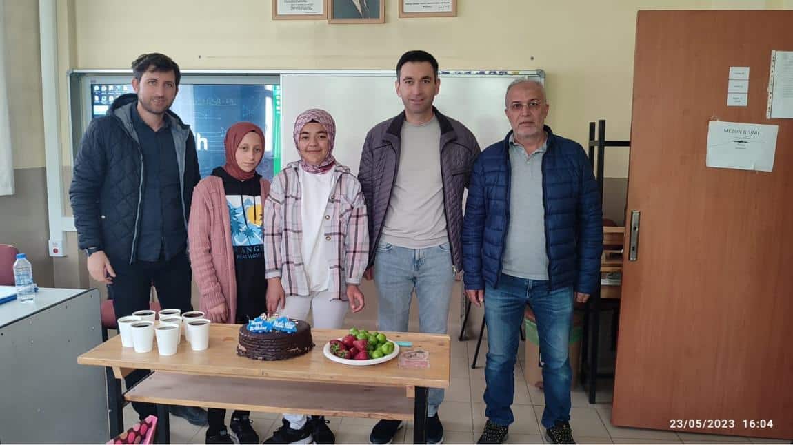 Sevgili Sudenur Damak öğrencimizin doğum günü pastasını kestik...